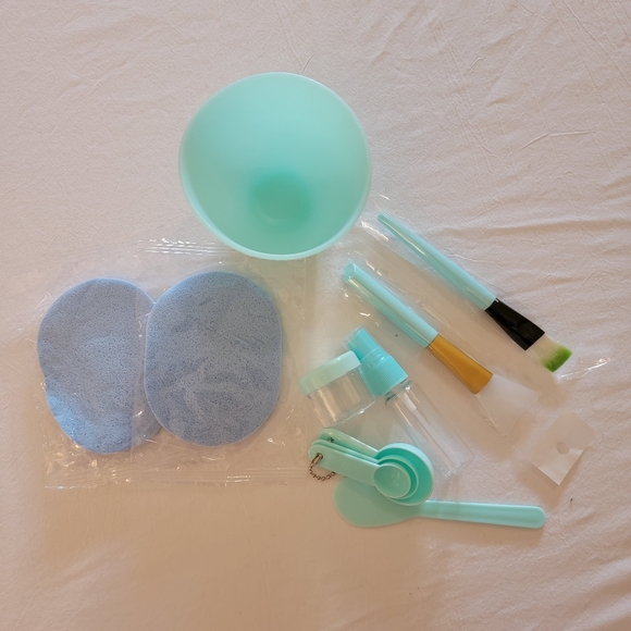 🆕️🛍 Face Mask Mixing Set 🆕️🛍 - Picture 1 of 3